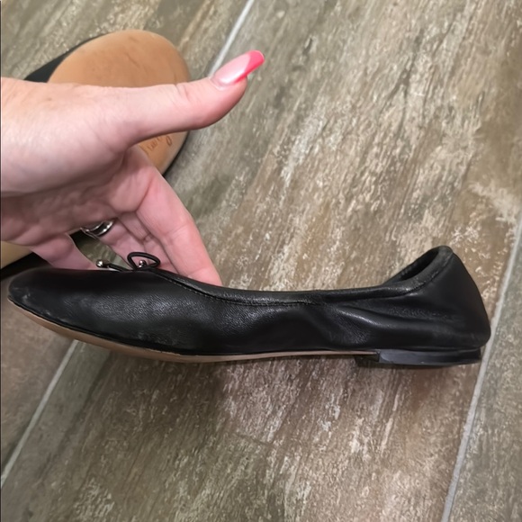 Black Flats with Rounded Toe and Sleek Design 7.5W - Picture 8 of 11